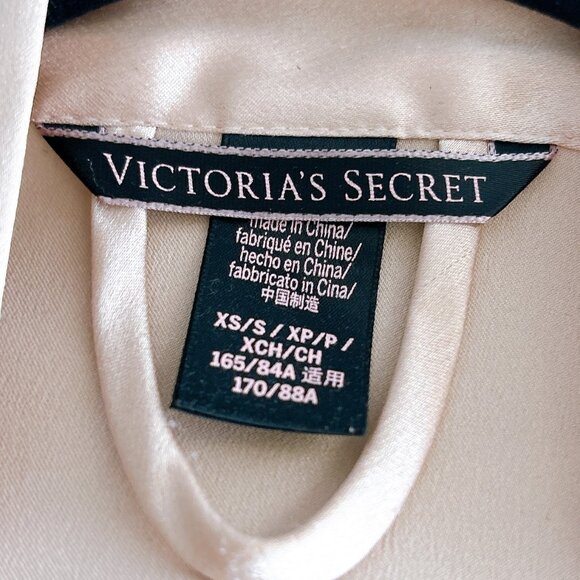 90% NEW VICTORIAS SECRET ROBE, SIZE S - Picture 5 of 8